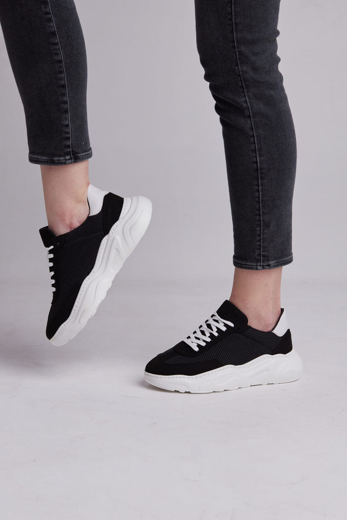 Evolve Sustainable Sneaker - Black