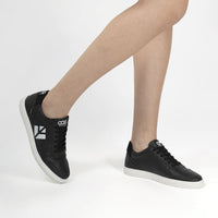 Topsy Vegan Sneaker Unisex | Black / White