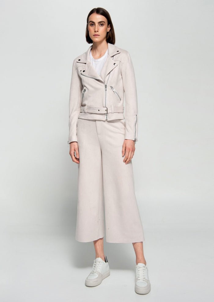 Sophie Biker, Dauntless,  Liv & Grace vegan